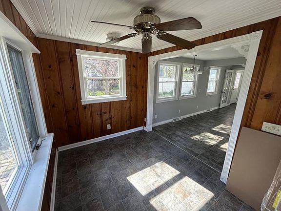 4th image of 327 E Spring St