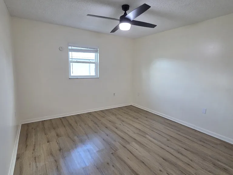 1802 W House St #B — Photo 12