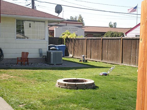 4th image of 1323 8th Ave NW