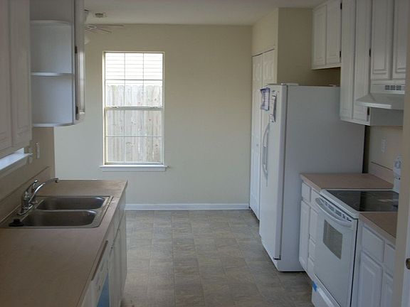 3rd image of 109 Berkshire Blvd