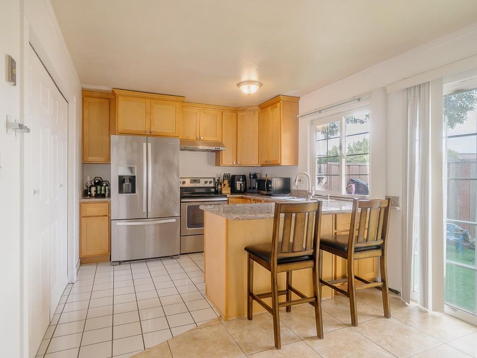 1st image of 468 Avenida Arboles