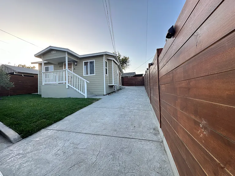 3421 Whiteside St — Photo 19