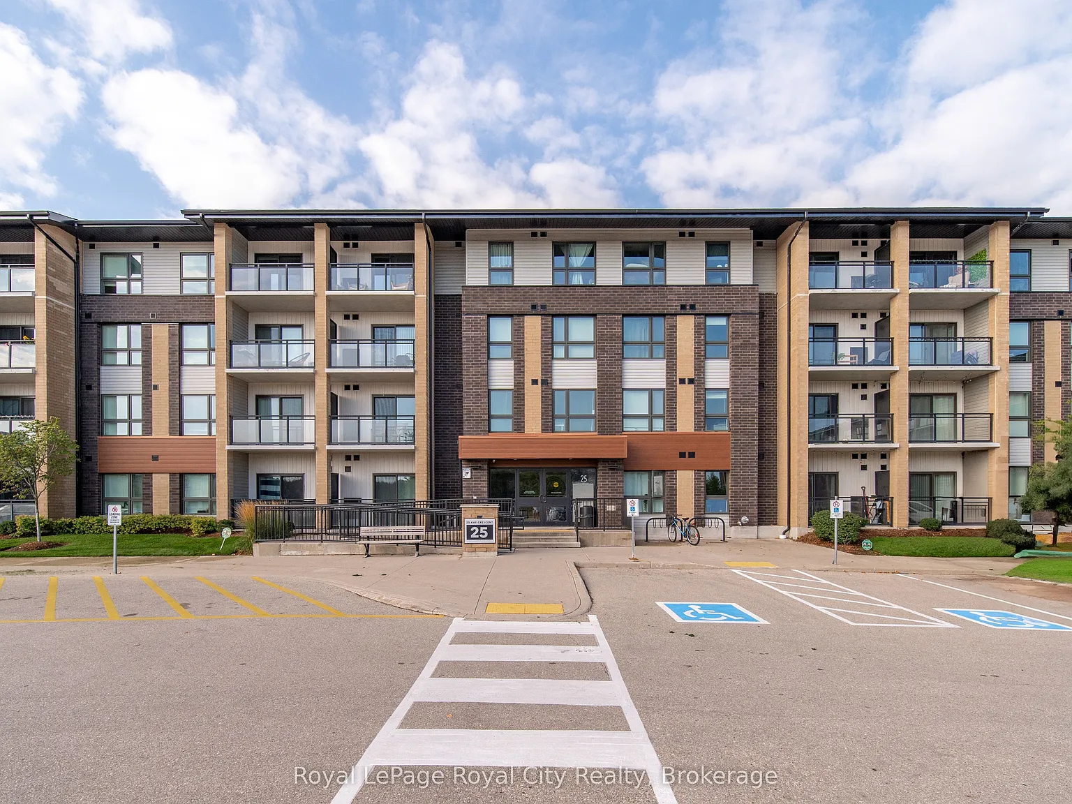 25 Kay Cres — Photo 1