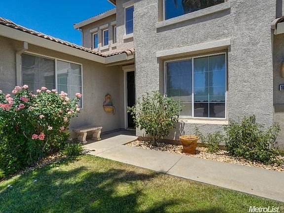 2nd image of 10025 Prairie Dunes Way
