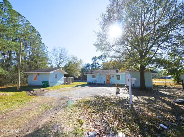 6138 E Desoto St, Bay Saint Louis, MS 39520