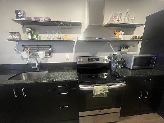 3rd image of 67 Middle St #B