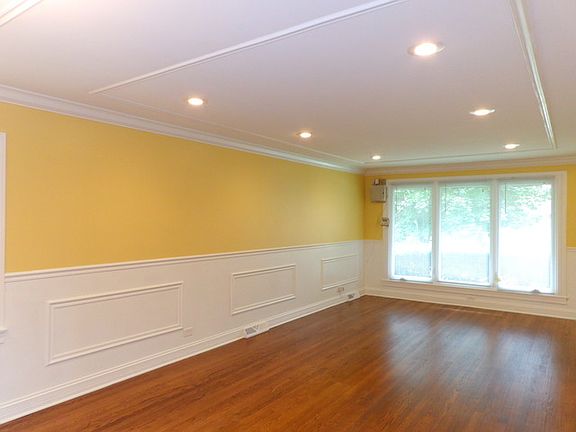 3rd image of 8749 S East End Ave