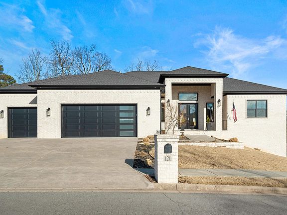 2nd image of 121 Oneida Way