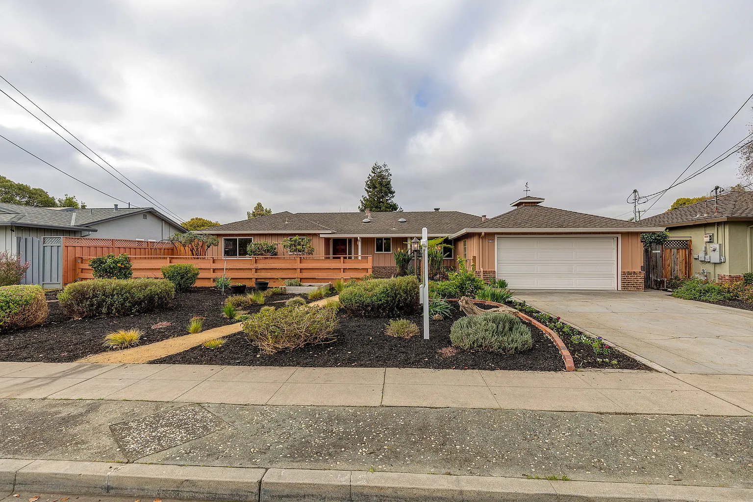 38037 Glenmoor Dr photo 1