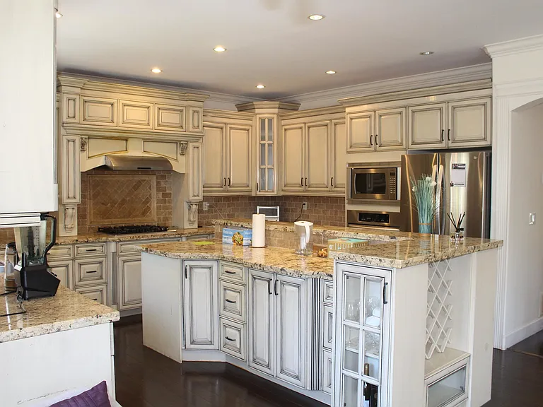 19670 71a Ave #UPPER TWO LEVEL — Photo 12