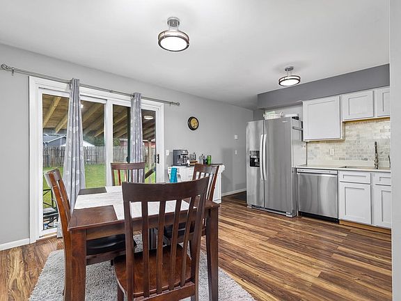 5th image of 3312 New England Dr
