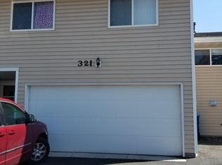 321 Shawnee Trl, Shakopee, MN 55379