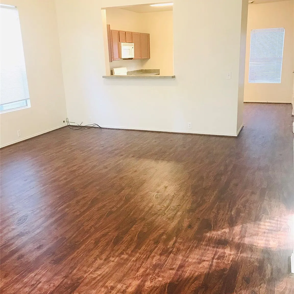 3 bed, 2.5 bath, 1485 sqft, $1,575 — Photo 3