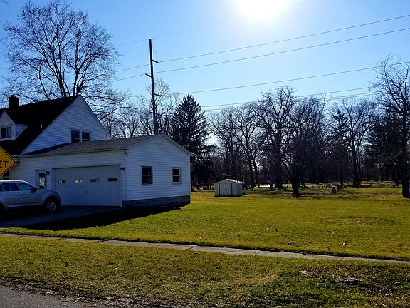 Empty side lot included