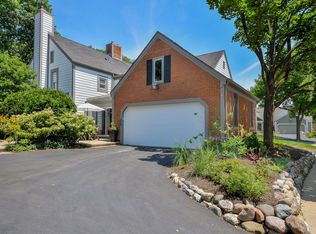 64 Whittington Crse, St Charles, IL 60174