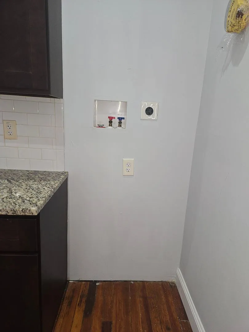 Remodeled 1 and 2 bedrooms — Photo 2