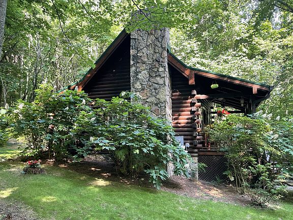 3rd image of 438 Starr Mountain Rd