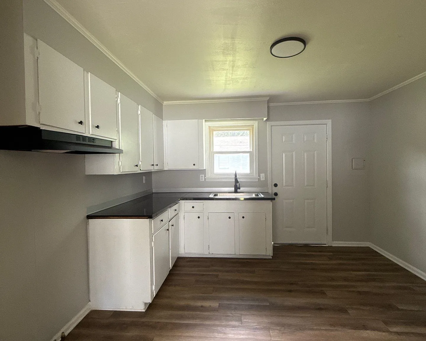 916 N Monroe Ave — Photo 4