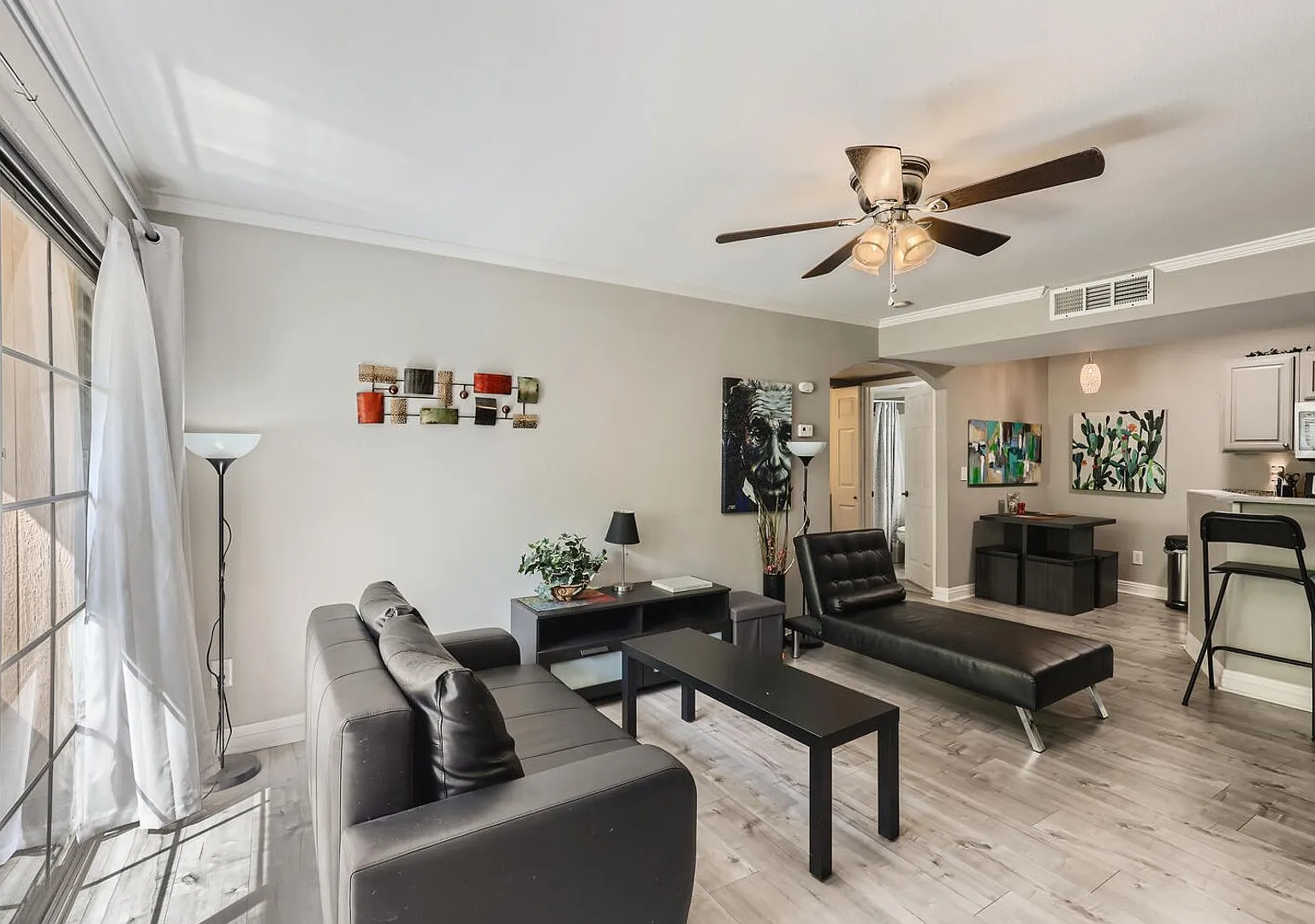 Move In Special: Half Off First Month's Rent If Lease Signed By August 31st. - Stunning Fully Fur... — Photo 1
