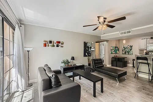 5146 S Jones Blvd #207 Photo 1