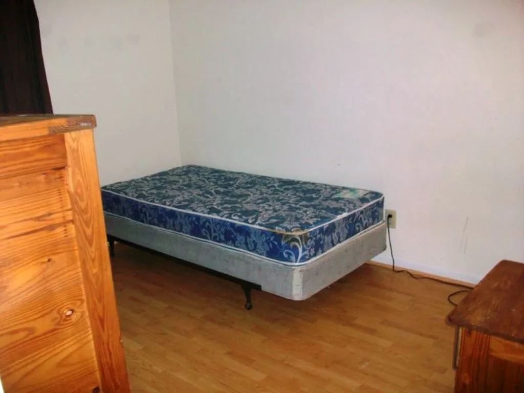4 bed, 2.0 bath, $1,400 — Photo 4