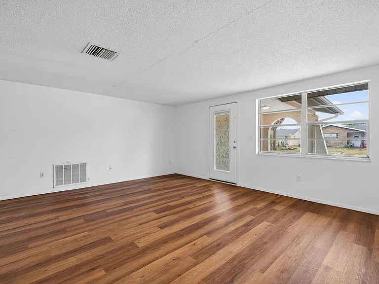 8626 Robilina Rd — Photo 12
