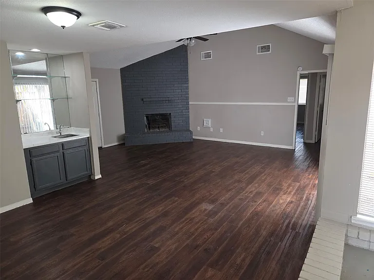 6303 Gladewell Dr — Photo 3