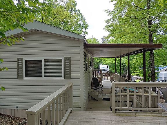 Deck 2 view to front 