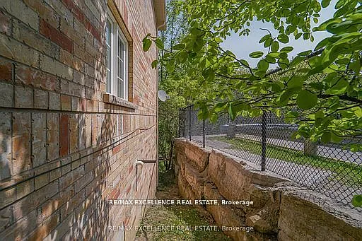 3950 Erin Centre Blvd E #66 — Photo 35