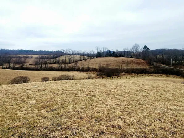 Strolling Ln, Fairmont, WV 26554