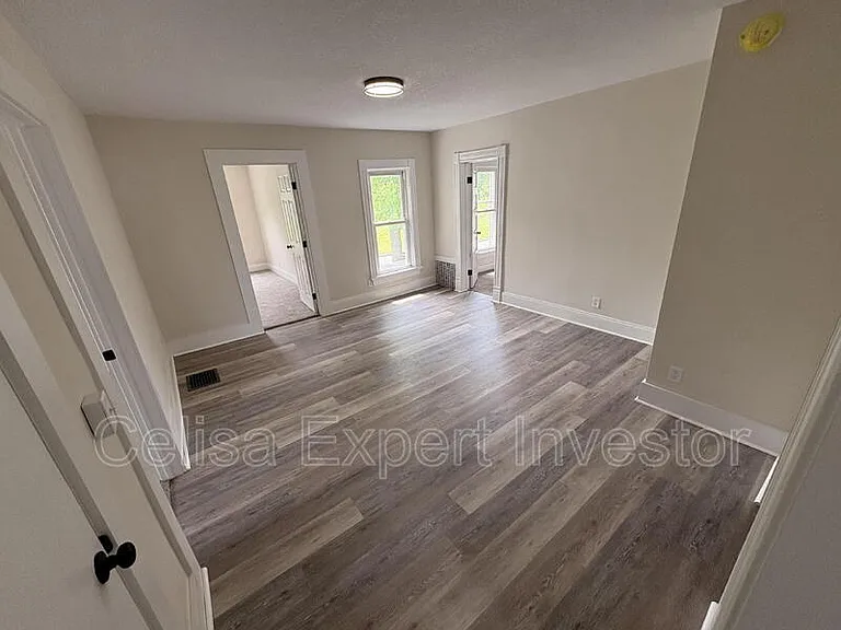 807 Edgewater Ave — Photo 1