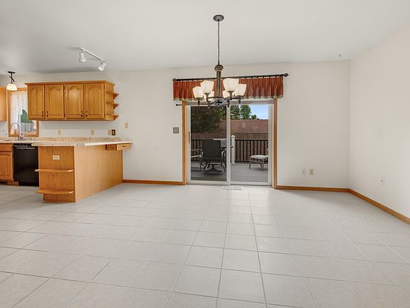 5th image of 1701 E Ivy Ln