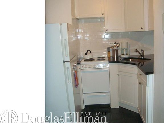 5th image of 307 E 44th St APT 1207