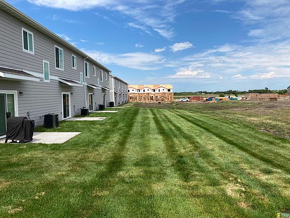 4th image of 251 Greenwood Pl