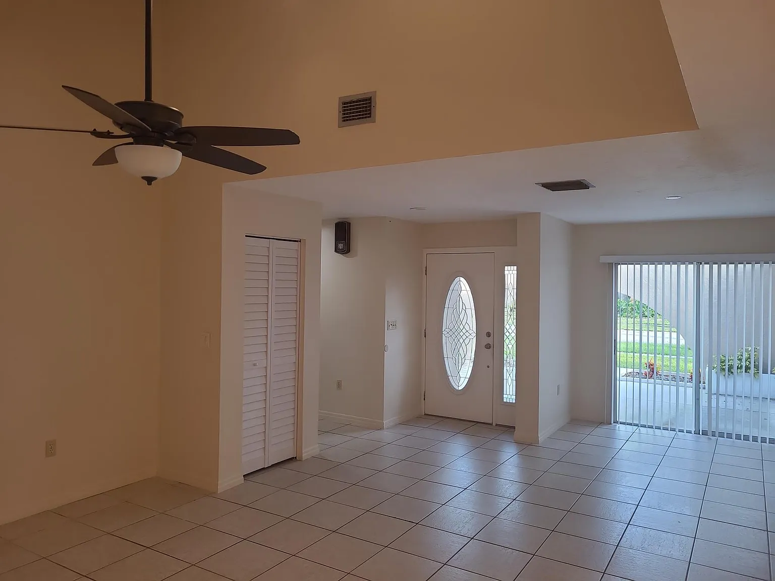 4 bed, 2.5 bath, 2654 sqft, $3,000 — Photo 3