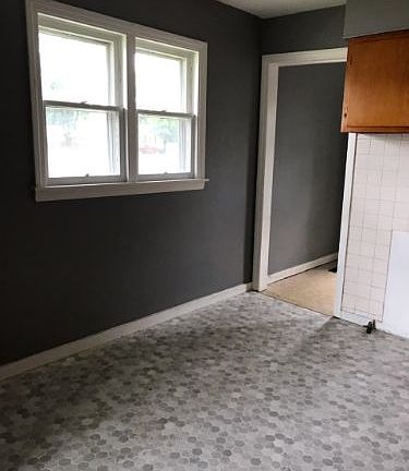 4th image of 302 Winona Dr