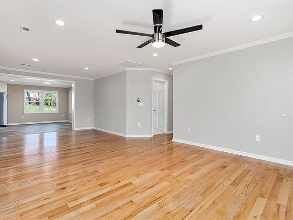 4th image of 109 Cherrylane Dr