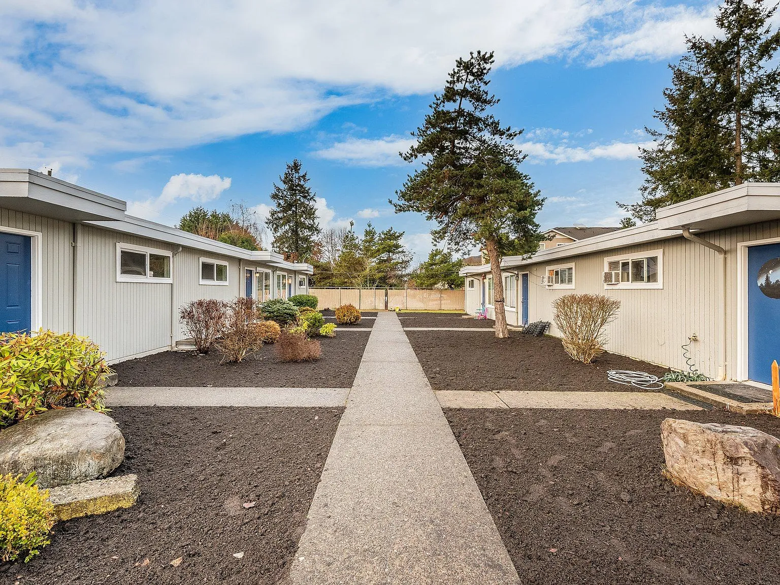 2 bed, 1.5 bath, 760 sqft, $1,675 — Photo 1