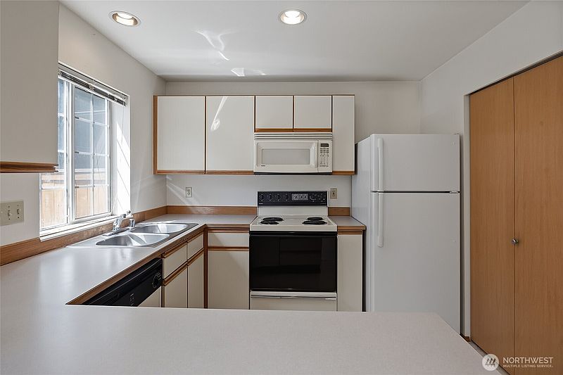 4th image of 19620 80th Avenue W #J