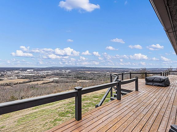 5th image of 11 Bluff Dr