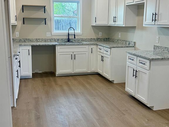 3rd image of 302 Clement Rd