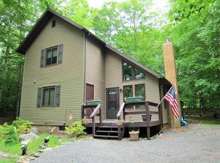 24 Mountain Glen Dr, Gouldsboro, PA 18424