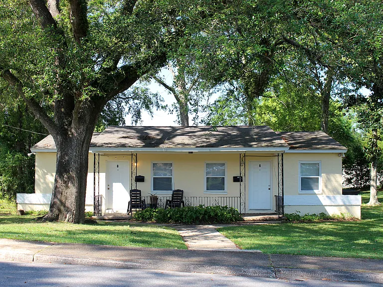 891 Campus Cir #1 — Photo 1