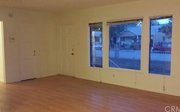 3rd image of 1077 W 15th St