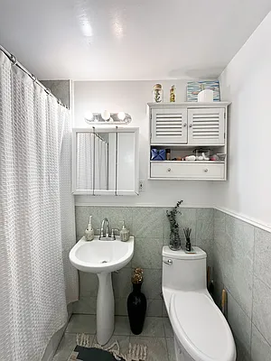 Rented by Keller Williams NYC | media 8