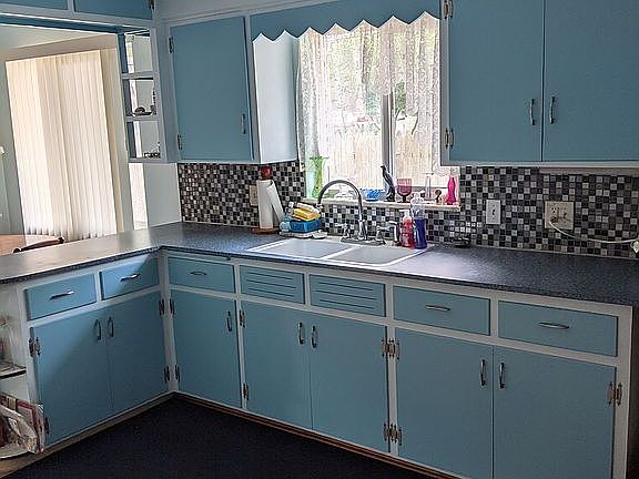 Lot's of cupboard space, huge