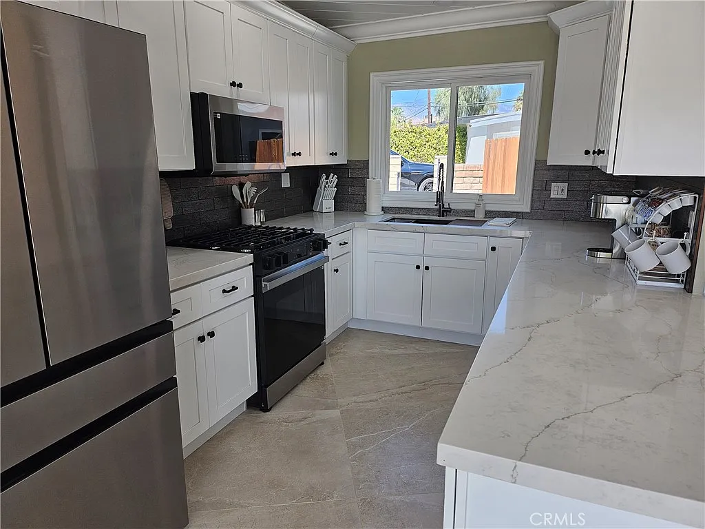 4 bed, 2200 sqft, $5,500 — Photo 3