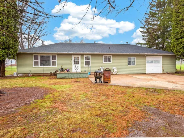 N5121 36th Dr, Fremont, WI 54940