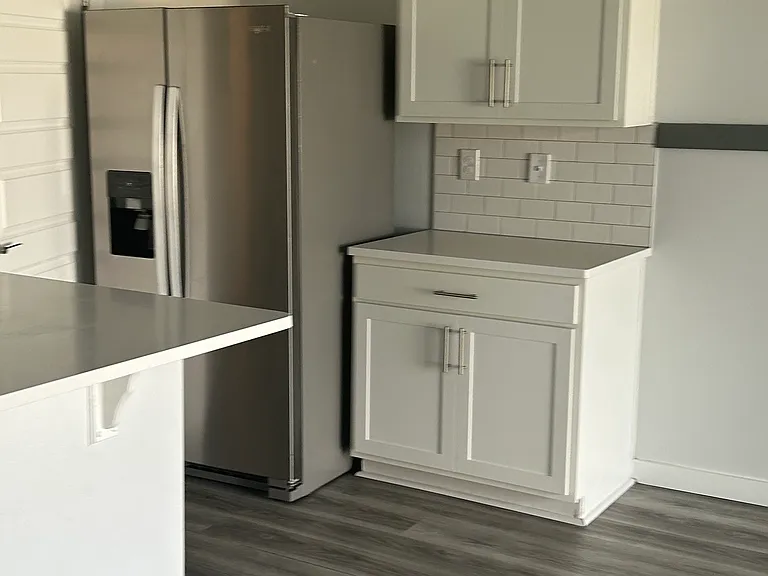 415 Tanis Ave — Photo 2