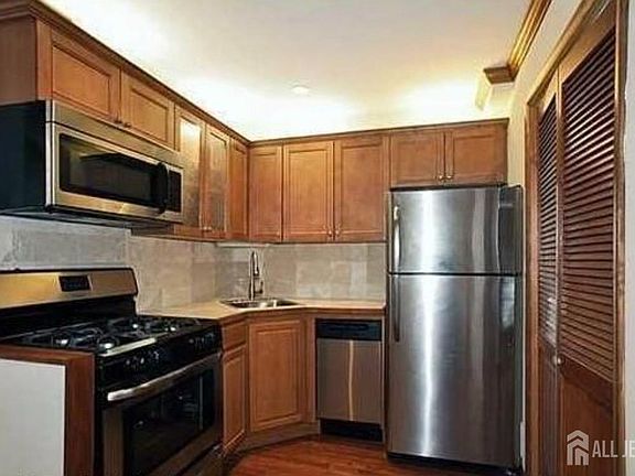 4th image of 68 5th St APT 7